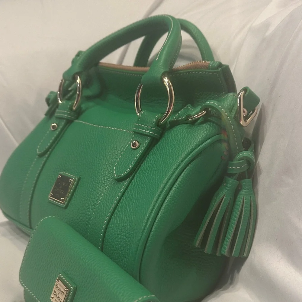 Dooney & Bourke Vibrant Green Satchel with Wallet - Picture 4 of 14